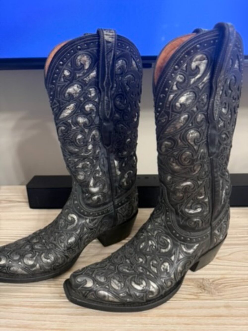 Lucchese Womens Sierra Cowboy Boots - Picture 2 of 5